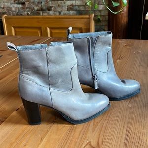 Cole Haan grey / gray leather ankle boots with block heel, never worn! Size 7